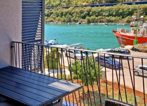 ISZTRIA, LABIN - Apartman az első sorban a tengertől