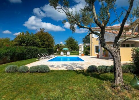 ISZTRIA, SVETI LOVREČ - Kényelmes ház medencével