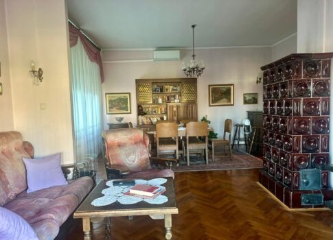 RIJEKA, POTOK - Nagy potenciállal rendelkező kúriai apartman csendes környéken, a központhoz közel, exkluzív kedvezménnyel a belsőépítészetre