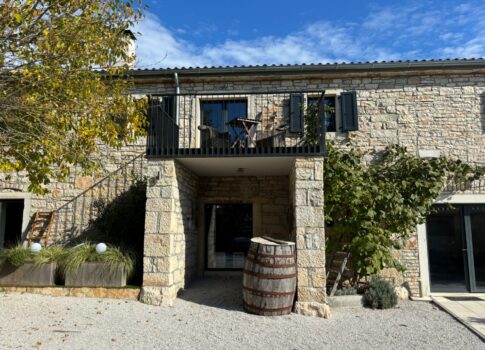 ISZTRIA, POREČ - Két rusztikus, modern berendezésű ház garázzsal és egy különleges ajánlattal!