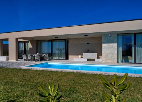 ISZTRIA, POREČ - Luxusvilla a falu szélén