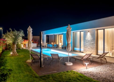 ISZTRIA, POREČ - Luxusvilla a falu szélén