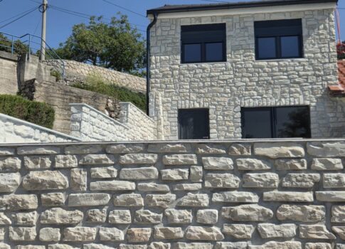 BRIBIR - Kőházi ikerház medencével