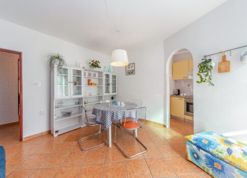 RIJEKA, KÖZPONT - nagyobb lakás Rijeka központjában erkéllyel, kiváló befektetésnek lakásnak