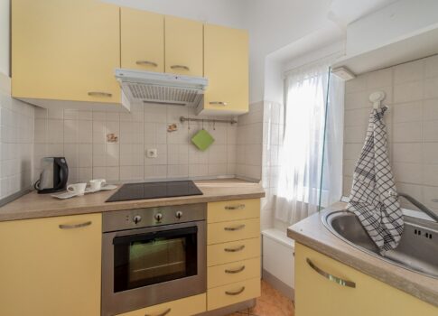 RIJEKA, KÖZPONT - nagyobb lakás Rijeka központjában erkéllyel, kiváló befektetésnek lakásnak