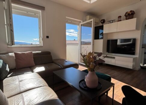 KRK SZIGET, KRK VÁROS - 3 hálószobás apartman tengerre néző kilátással