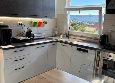 KRK SZIGET, KRK VÁROS - 3 hálószobás apartman tengerre néző kilátással