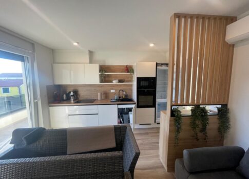 ISZTRIA, MEDULIN - Új épületben található apartman két parkolóhellyel, bútorozott, tengerre néző kilátással