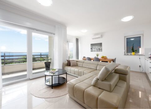 MATULJI - 3 hálószoba + nappali, KILÁTÁS, KERT, 2 parkolóhely, 3 fürdőszoba!