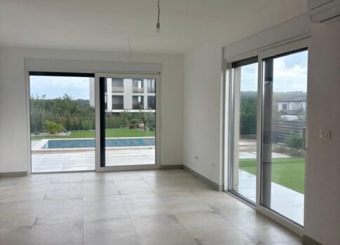 ISZTRIA, MEDULIN - Luxuslakás kerttel, úszómedencével és garázzsal! Azonnal költözhető - HASZNÁLATI ENGEDÉLY!