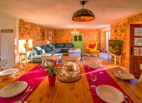 Vrbnik környékén kővilla, medencével, nyugodt helyen