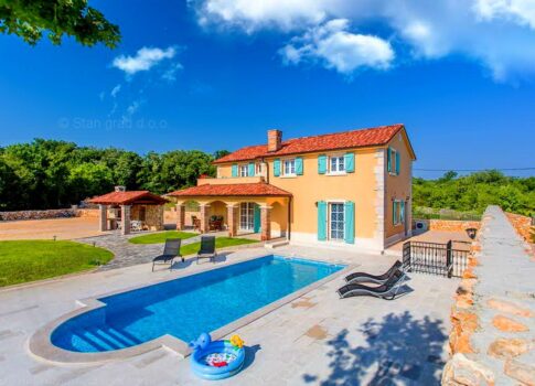 Dobrinj, környéke, új, rusztikus villa medencével, csendes helyen