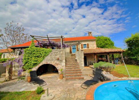 Malinska környékén, különálló kőház medencével!