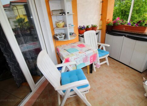 Malinska, környéke, 1. emeleti lakás kerttel és még egy tetőtéri lakás a befejezetlen fázisban