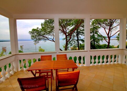 Malinska, lakás exkluzív helyen, 1. sorban a tengertől ELADÓ!