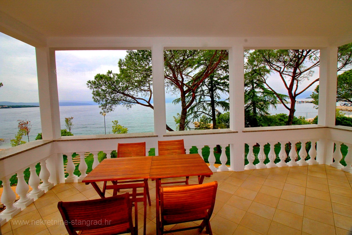 Malinska, lakás exkluzív helyen, 1. sorban a tengertől ELADÓ!