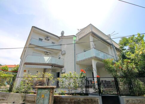 Malinska, ikerház lakás, ELADÓ!