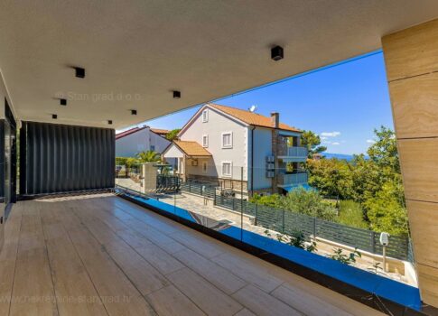 Malinska, modern lakás kerttel, medencével ELADÓ!