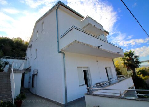 Crikvenica, családi ház 6 apartmannal a központ és a strand közelében