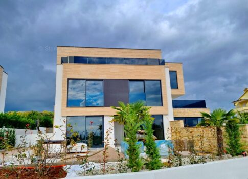 Krk, vonzó penthouse gyönyörű kilátással a tengerre, ELADÓ!!