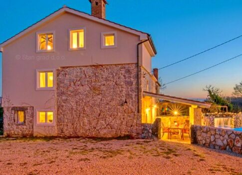 Vrbnik környékén kővilla, medencével, nyugodt helyen