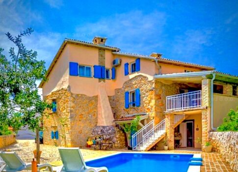 Šilo, környéke, szépen felújított régi kőház medencével csendes helyen!