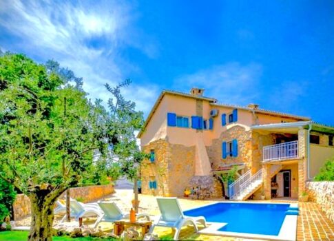 Šilo, környéke, szépen felújított régi kőház medencével csendes helyen!