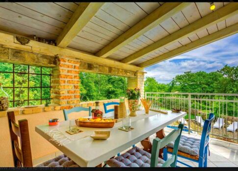 Šilo, környéke, szépen felújított régi kőház medencével csendes helyen!