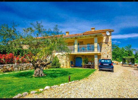 Šilo, környéke, szépen felújított régi kőház medencével csendes helyen!