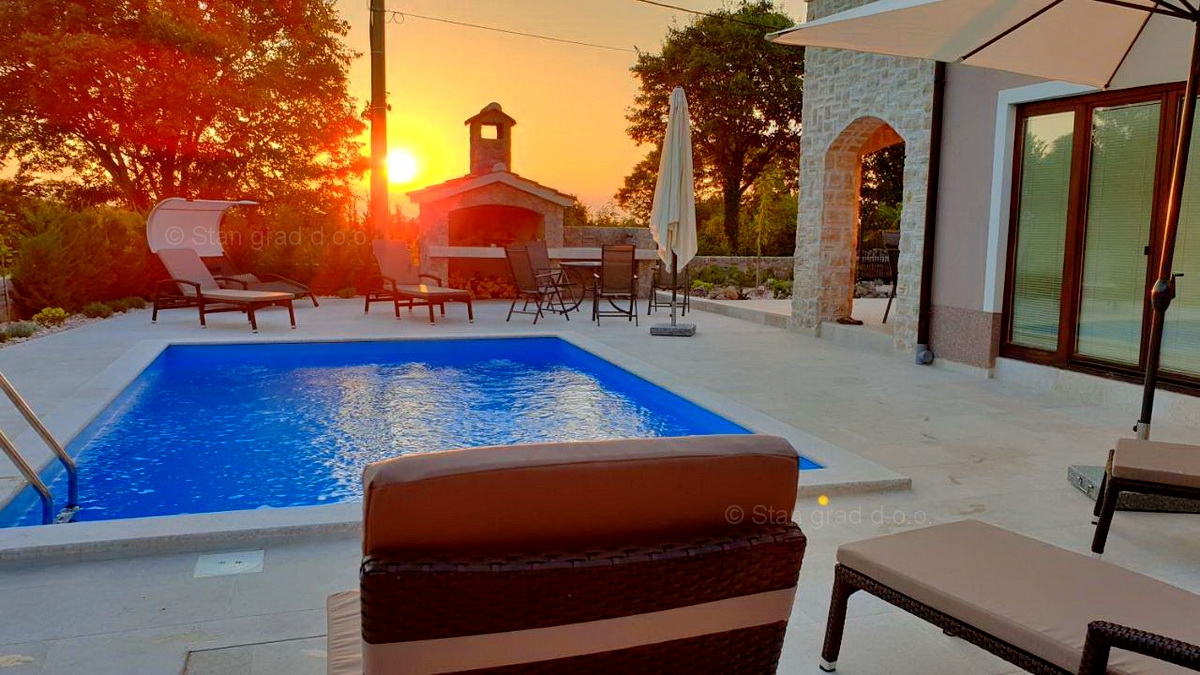 Malinska, környéke, különálló mediterrán kővilla medencével, kilátással, AKCIÓ!