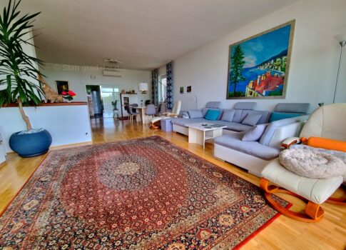 Njivice, egy gyönyörűen kialakított villa nagyszerű helyen!