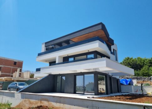 Krk városában, új lakás egy luxusvillában az 1. emeleten, ELADÓ!