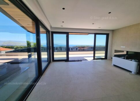 Krk városa, új épület, luxus penthouse tetőterasszal és medencével ELADÓ!