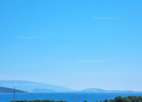 Krk városa, új épület, luxus penthouse tetőterasszal és medencével ELADÓ!