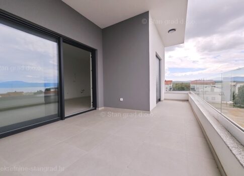 Malinska, két új modern apartman kerttel és kilátással a tengerre!