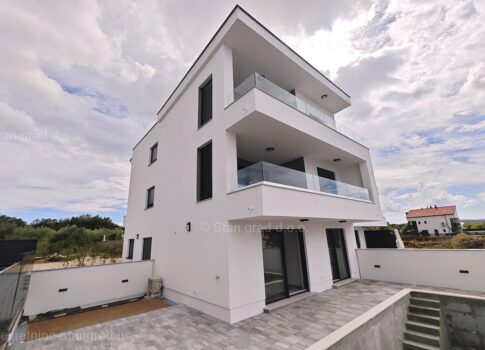 Malinska, eladó, modern apartmanok medencére és tengerre néző kilátással!