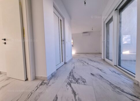 Uvala Soline, új épület, apartman az 1. emeleten, közel a tengerhez!