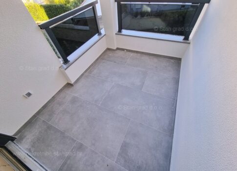 Uvala Soline, új épület, apartman az 1. emeleten, közel a tengerhez!