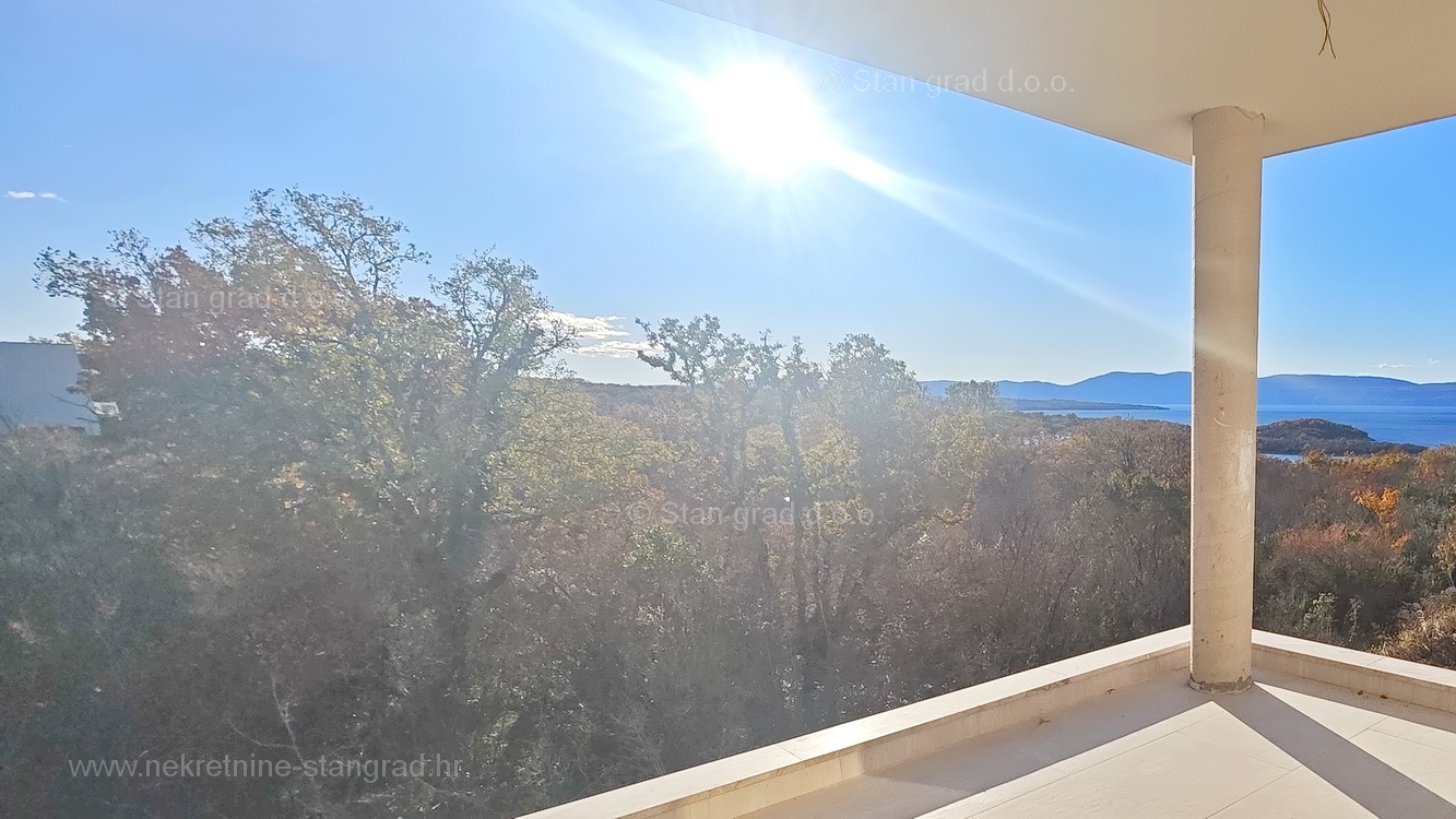 Njivice, apartman egy új épület 1. emeletén, tengerre néző kilátással!