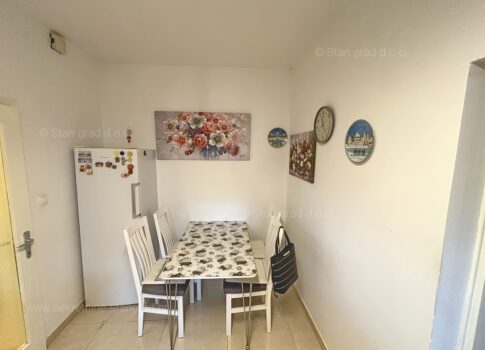 Malinska, bútorozott ház 5 apartmannal a tenger közvetlen közelében!