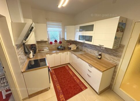 Malinska, bútorozott ház 5 apartmannal a tenger közvetlen közelében!