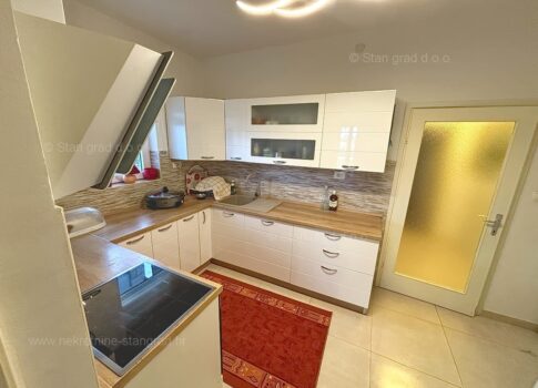 Malinska, bútorozott ház 5 apartmannal a tenger közvetlen közelében!