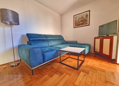 Malinska, bútorozott földszinti lakás kerttel!