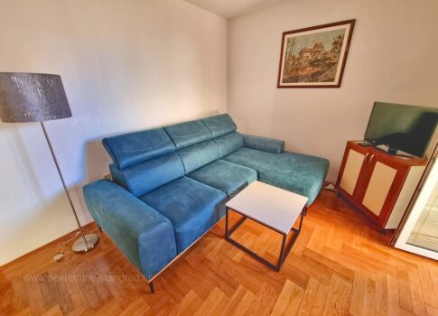 Malinska, bútorozott földszinti lakás kerttel!