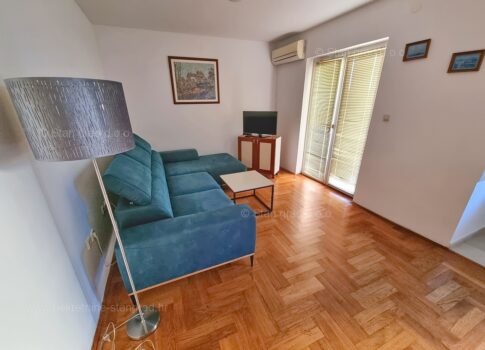 Malinska, bútorozott földszinti lakás kerttel!