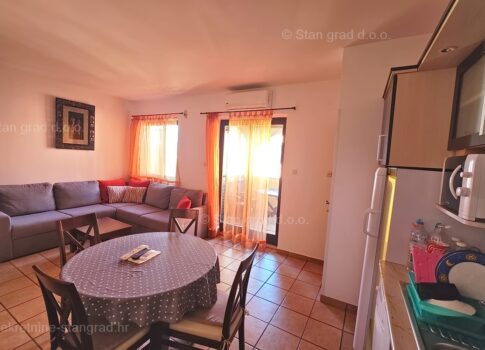 Malinska, bútorozott apartman tengerre néző kilátással!