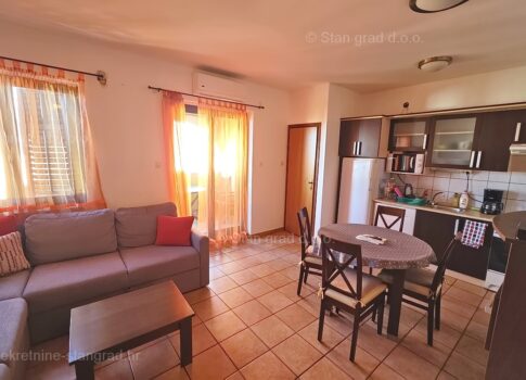 Malinska, bútorozott apartman tengerre néző kilátással!