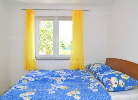 Dobrinj, környéke, családi ház két apartmannal és medencével!