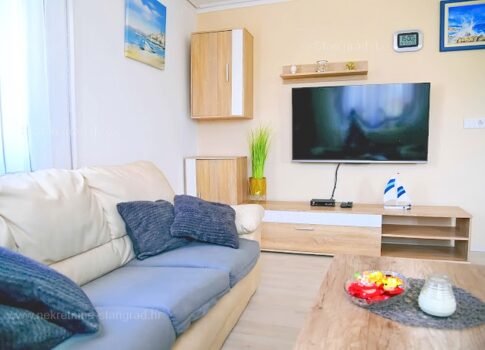 Dobrinj, környéke, családi ház két apartmannal és medencével!