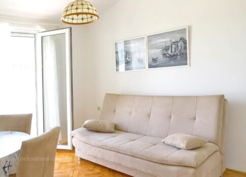 Malinska, apartmanház garázzsal és kilátással! Remek elhelyezkedés!